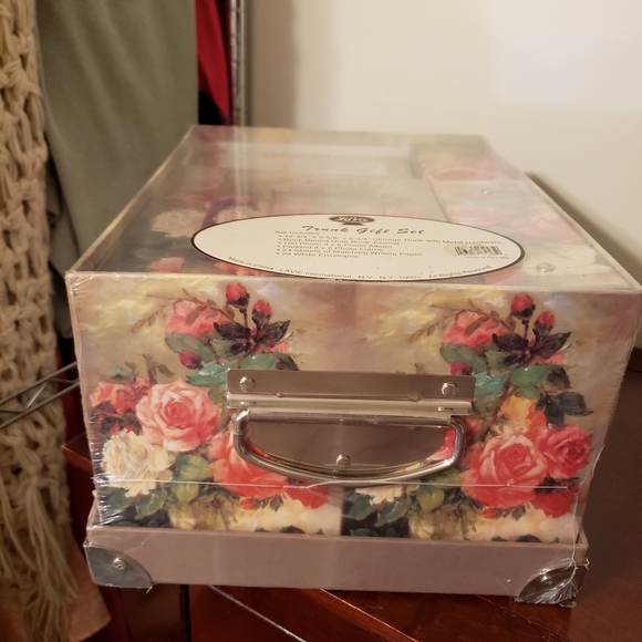 Trunk Gift Set - Picture 4 of 9